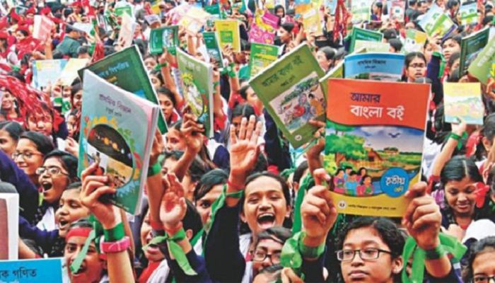 Distribution of free textbooks among students. File photo