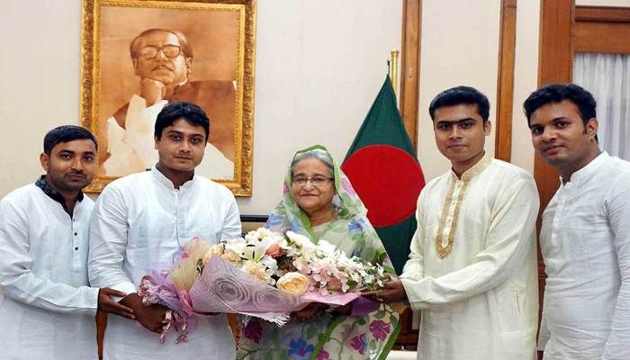 A delegation of Chhatra League, the student wing of Awami League, meet with Prime Minister Sheikh Hasina at Ganabhaban in Dhaka on Thursday, September 19, 2019. Photo: Collected