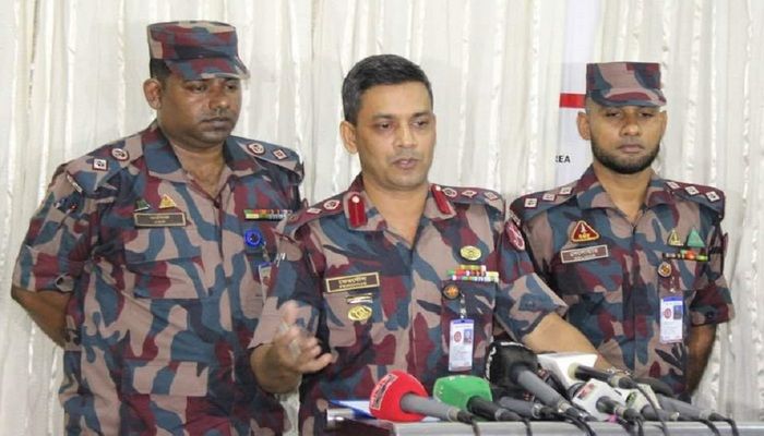 BGB 1 Battalion Commander Lt Col Ferdous Ziauddin Mahmud speaking at a press conference in Rajshahi on Thursday night. Photo: Collected