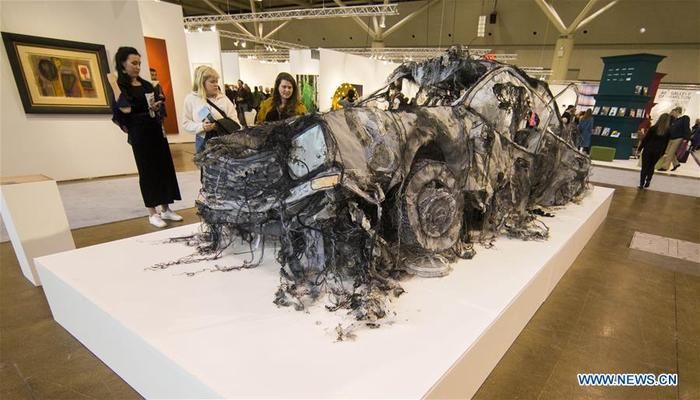 People visit the 2019 Art Toronto in Toronto, Canada, on Oct. 26, 2019. Presenting works by over 100 galleries from across Canada and around the world, this annual three-day fair was held here from Friday to Sunday to draw tens of thousands of art collectors, professionals, and enthusiasts. Photo: Xinhua 