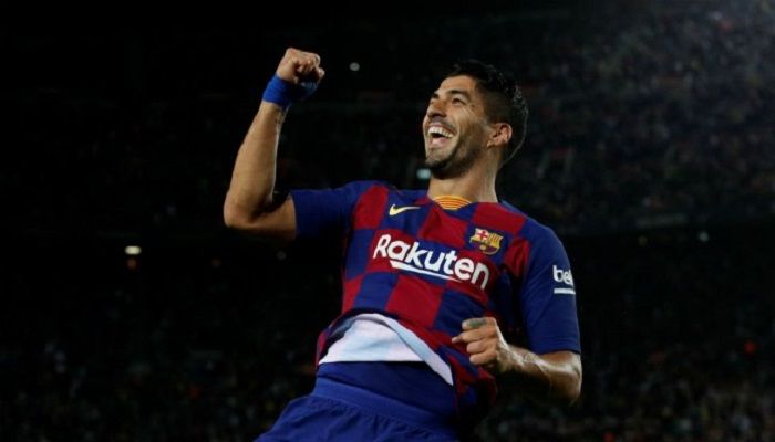 Barcelona's Luis Suarez celebrates scoring their first goal with an outstanding bicycle kick during their La Liga match against Sevilla at Camp Nou on October 6. Photo: Reuters