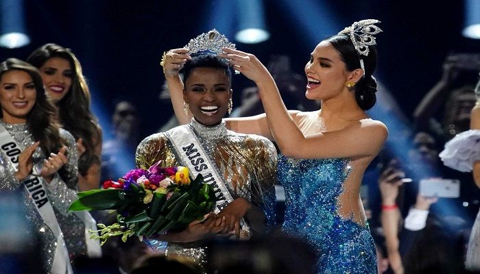 Zozibini Tunzi, of South Africa, is crowned Miss Universe by her predecessor, Catriona Gray of the Philippines, at the 2019 Miss Universe pageant at Tyler Perry Studios in Atlanta, Georgia, US December 8, 2019. Photo: Reuters