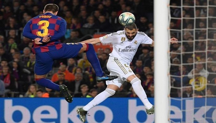 Barcelona's Gerard Pique and Real Madrid's Karim Benzema fights for the ball during their Spanish La Liga match at Camp Nou on Wednesday.- AFP photo