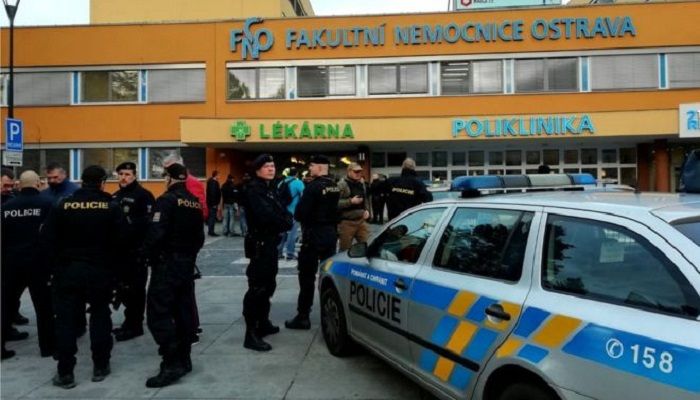 Officers at the scene of a shooting at the Ostrava Teaching Hospital in the Czech Republic. Photo: Collected