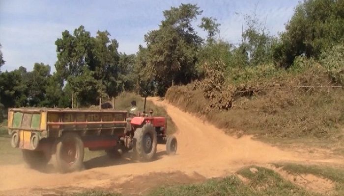 Illegal Soil Lifting Threatens Gumti River
