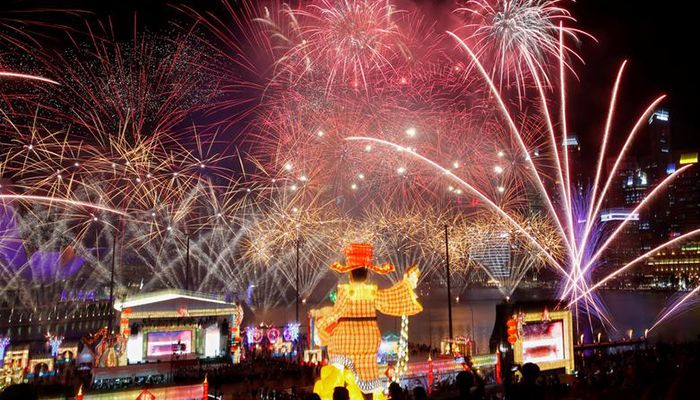 Fireworks explode during a Chinese New Year celebration in Singapore January 23, 2020. Photo: Reuters