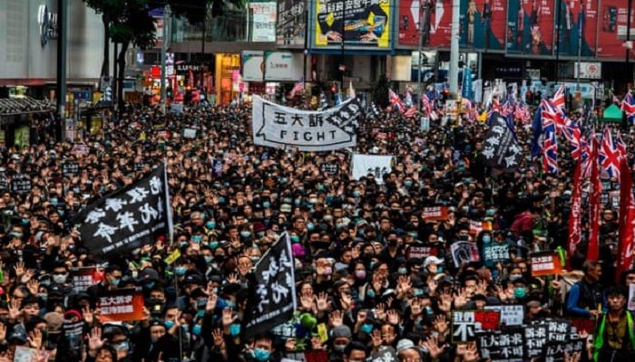 HK Police Arrest Hundreds in New Year's Day Protests
