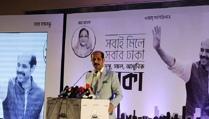 Atiqul Islam, the Awami League-backed mayoral aspirant for Dhaka North City Corporation (DNCC) election, reads out his 38-point manifesto at a press conference at the Lakeshore Hotel in the city on Sunday, January 26, 2020. Photo: Collected