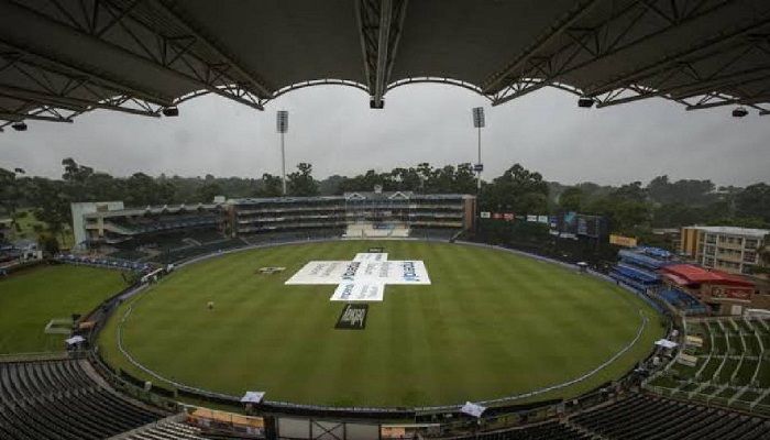 Rain held up proceedings of the fourth cricket test match between South Africa and England at the Wanderers stadium in Johannesburg, South Africa.Photo:AP