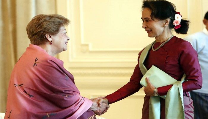 Myanmar's leader Aung San Suu Kyi, right, shakes hands with Philippine diplomat Rosario Manalo, a member of the Independent Commission of Enquiry for Rakhine State, at the Presidential Palace in Naypyitaw, Myanmar.Photo: Collected from AP