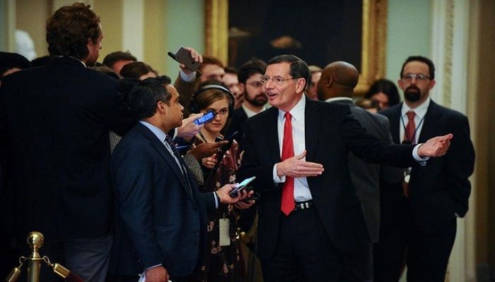 Sen John Barrasso (R-WY) talks to media near the Senate floor during a brief recess from the day's Senate impeachment trial of President Donald Trump in Washington, US, Jan 29, 2020. Photo: Collected from Reuters.