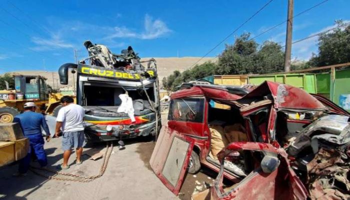 At Least 16 Dead in Peru Traffic Accident