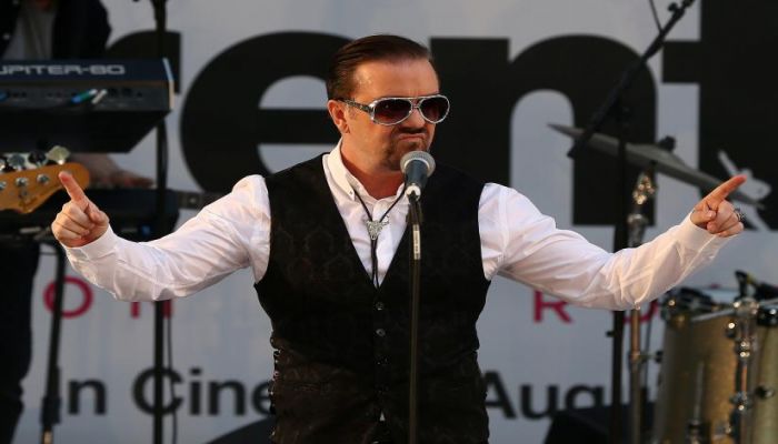 Actor and director Ricky Gervais performs as his character David Brent at the world premiere of his film David Brent Life on the Road in London, Britain August 10, 2016. Photo: REUTERS 