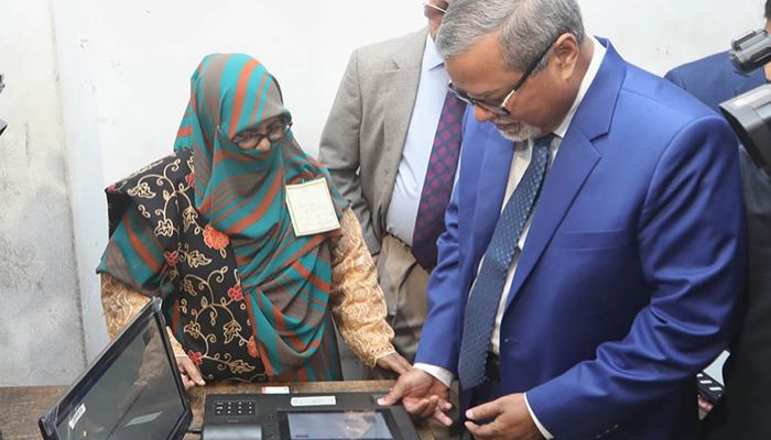 Chief Election Commissioner KM Nurul Huda casting his vote. Photo: Collected