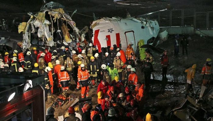 Airliner Accident Kills Three, 179 Injured