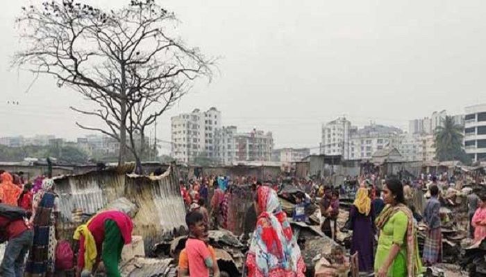 200 Shanties Gutted in Banani Fire