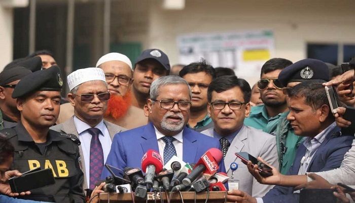 Chief Election Commissioner KM Nurul Huda talks to the media after casting his vote at Booth 8, IES School and College polling centre (Centre 15), at Dhaka’s Uttara on Saturday, February 1, 2020. Photo: Collected