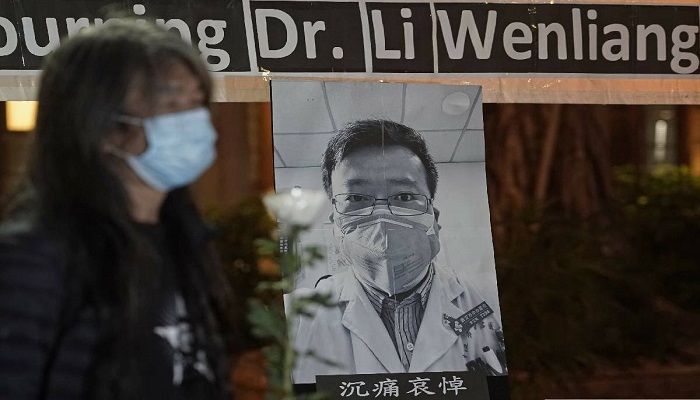 Pro-democracy activist Leung Kwok-hung, wearing a mask, attends a vigil for Chinese doctor Li Wenliang, in Hong Kong, Friday, Feb. 7, 2020. The death of a young doctor who was reprimanded for warning about China's new virus triggered an outpouring Friday of praise for him and fury that communist authorities put politics above public safety.Photo: Collected from AP