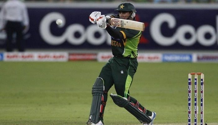 Pakistan's Nasir Jamshed plays a shot during their second Twenty20 international cricket match against South Africa in Dubai Nov 15, 2013. Photo: Collected from Reuters.