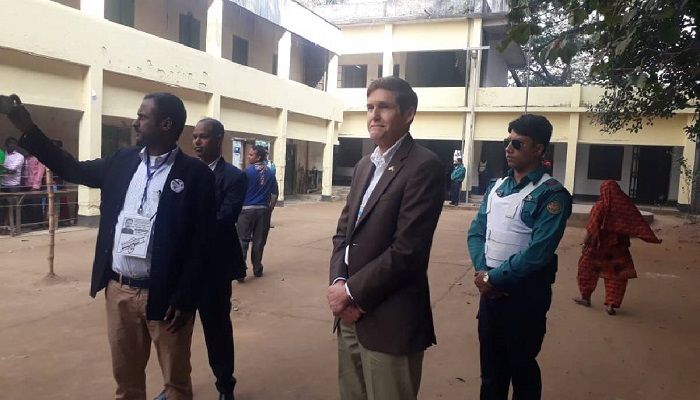 US Envoy Miller Visits Polling Stations