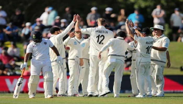 New Zealand's Kyle Jamieson with teammates celebrates after taking a catch to dismiss India's Cheteshwar Pujara. Photo: Collected from Reuters
