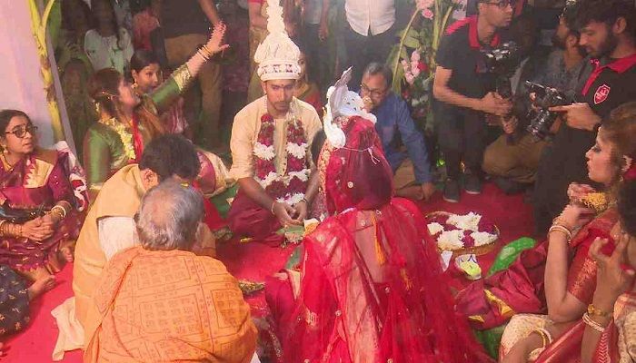 Soumya’s Wedding Scuffled with Mobile Theft