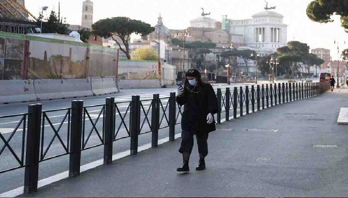 A woman is seen wearing a face mask in Rome, Italy.  Photo: Collected from Xinhua