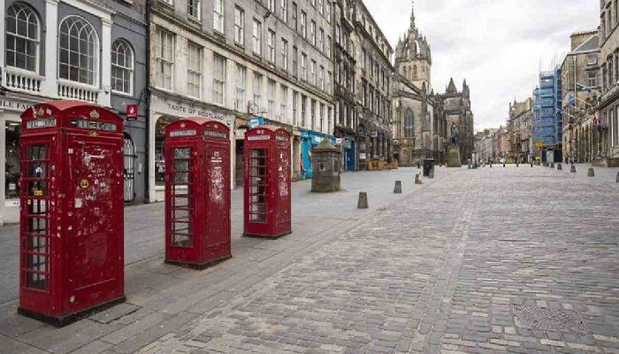 This photo shows the Royal Mile, part of the Old Town of Edinburgh, Scotland, Britain, on the first day after Prime Minister Boris Johnson ordered pubs and restaurants across the country to close. Photo: Collected from AP