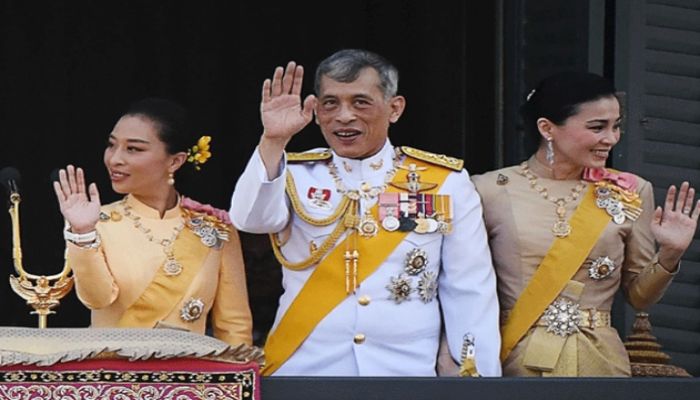 Thai King ‘Isolates’ Himself with Harem of 20 Women  
