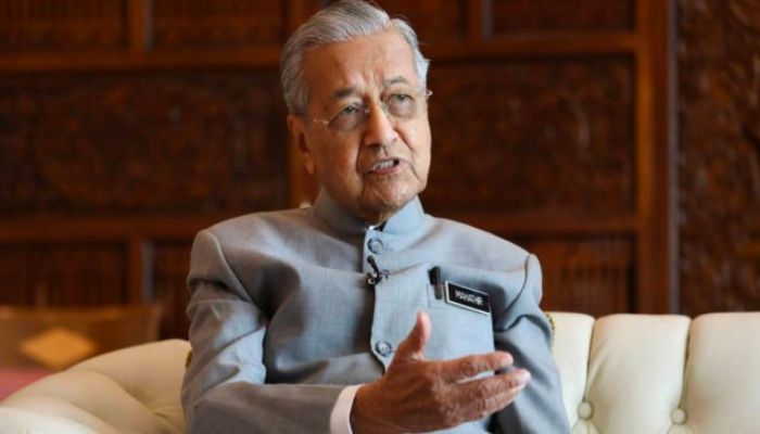 Mahathir Under Self-Quarantine after Close Contact with Infected MP   