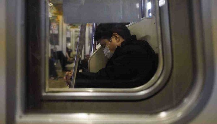 A man naps in a train Monday, April 6, 2020, in Tokyo. Photo: Collected