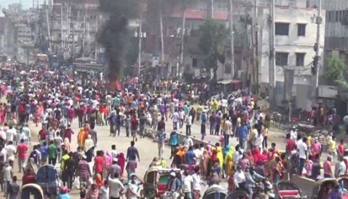 Garment Workers Protest in Demand of Opening of Factories in Gazipur