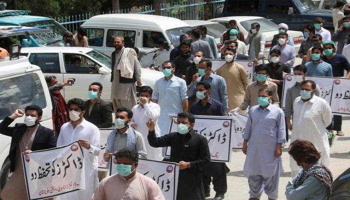 Doctors Strike in Southwest Pakistan in Row over Coronavirus Protection 
