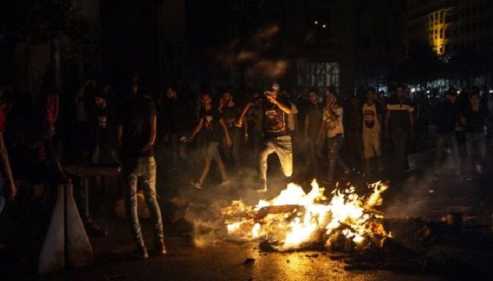 Protesters in Beirut were seen blocking the road near the government palace. Photo: Collected from AFP