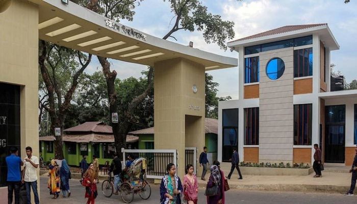 Chittagong University Goes Under Lockdown