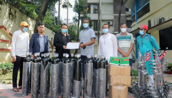 Saif Powertec Delivered Oxygen Cylinders to Ctg Police Commissioner