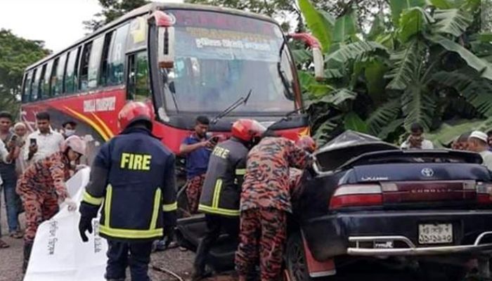 5 Dead after Bus Rams into Car in Sylhet 