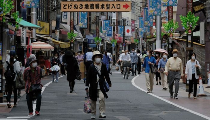 Japan Economy Shrinks Record 7.8% in April-June  