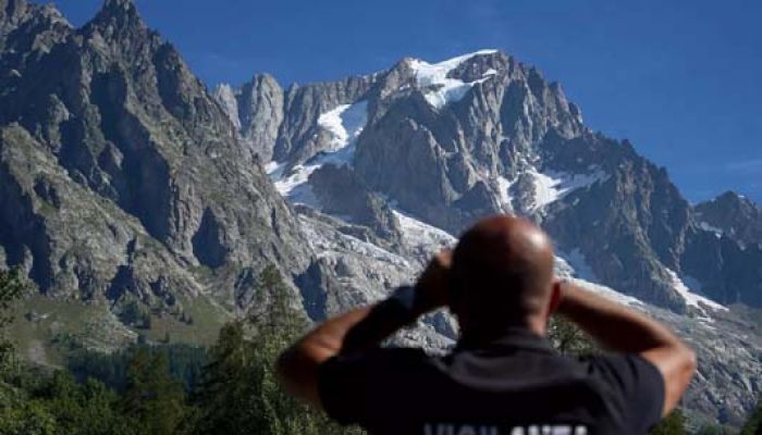 Italy Resort Lifts Alert on Melting Glacier Threat