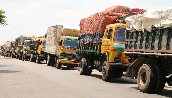 400 Trucks Stuck at Paturia-Daulatdia