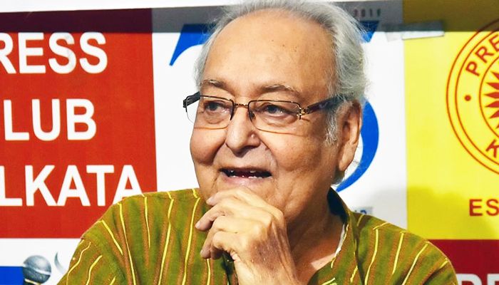 Doctors Conduct Dialysis on Soumitra Chatterjee