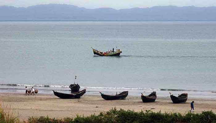 400 Tourists Stranded on St Martin’s Island  