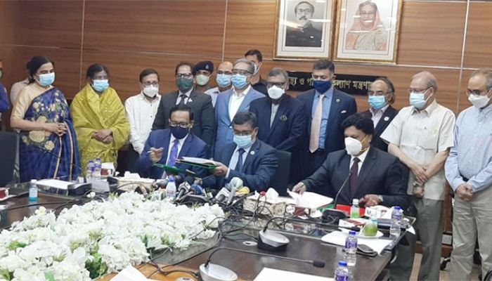 Govt Signs MoU with Serum for COVID-19 Vaccine