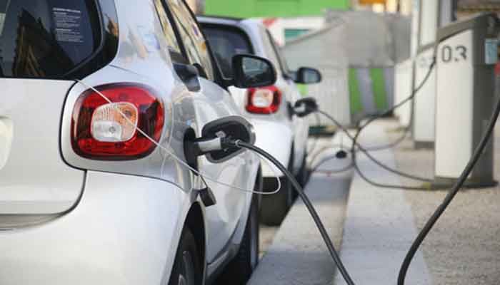Switch to Electric Vehicles Could ‘End Oil Era’: Analysis