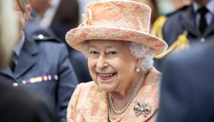 Queen Elizabeth among First to Receive COVID Vaccine in UK