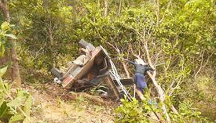 3 Killed As Human Hauler Falls into Ditch in Bandarban