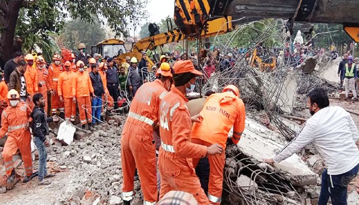 18 Killed in Roof Collapse during Funeral Near New Delhi