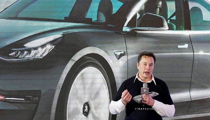 Tesla Reports Record Deliveries but Shares Slide