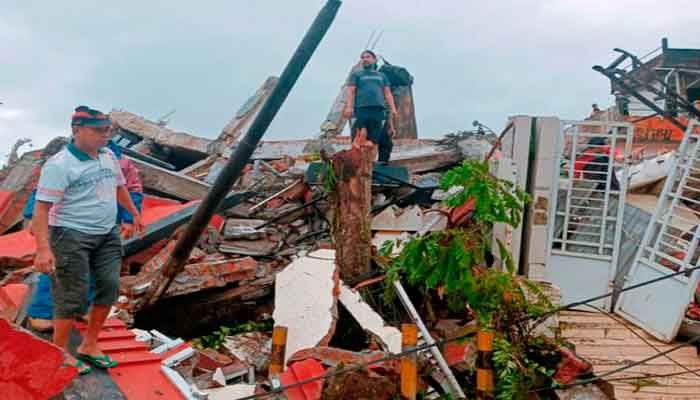 Indonesia Quake Toll Rises to At Least 34  