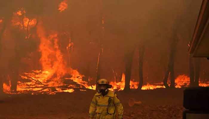 Firefighters Hold Off Bushfire Near Australia’s Perth    